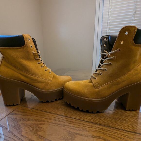 Steve Madden Womens Tindra Tan Suede Platform Ankle Boots - Picture 5 of 11